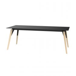 Table Faz Wood plateau HPL noir et bord noir, pieds chêne blanchis, Vondom, 200x90xH74 cm