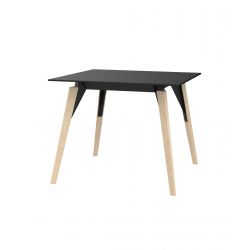 Table Faz Wood plateau HPL noir et bord noir, pieds chêne blanchis, Vondom, 90x90xH74 cm