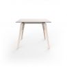 Table Faz Wood plateau HPL blanc et bord noir, pieds chêne blanchis, Vondom, 100x100xH74 cm