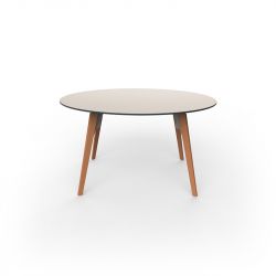 Table ronde Faz Wood plateau HPL blanc et bord noir, pieds chêne blanchis, Vondom, diamètre 140cm H74cm