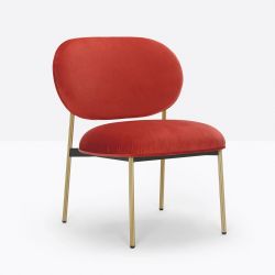 Petit fauteuil design confortable, Blume 2951, Pedrali, tissu velours Kvadrat, rouge, structure laiton, 63x63xH76,